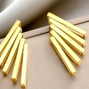 FASHION WAVES 18K GOLD PLATING OVER 304 STAINLESS STEEL GEOMETRIC EARRINGS